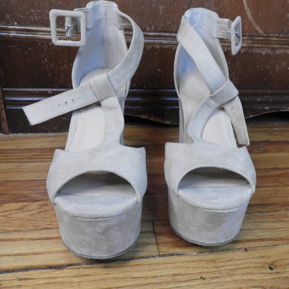 Tan Platform Sandals size 8 - Picture 6 of 6